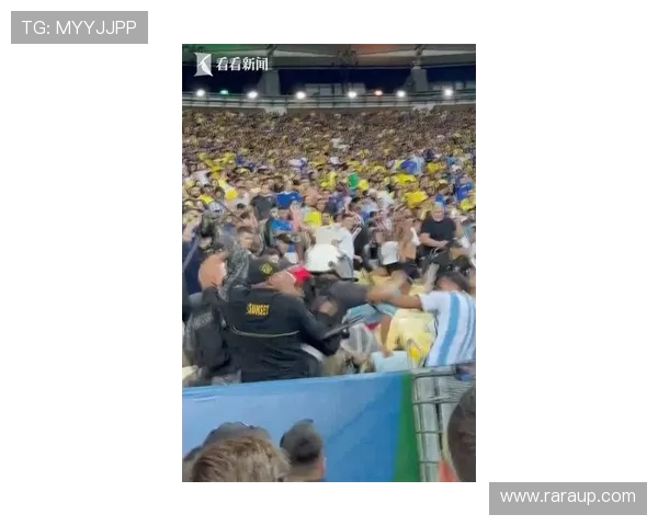 苏州队赛后打扫更衣室传递正能量 留言：保持热爱共铸苏超未来(1)